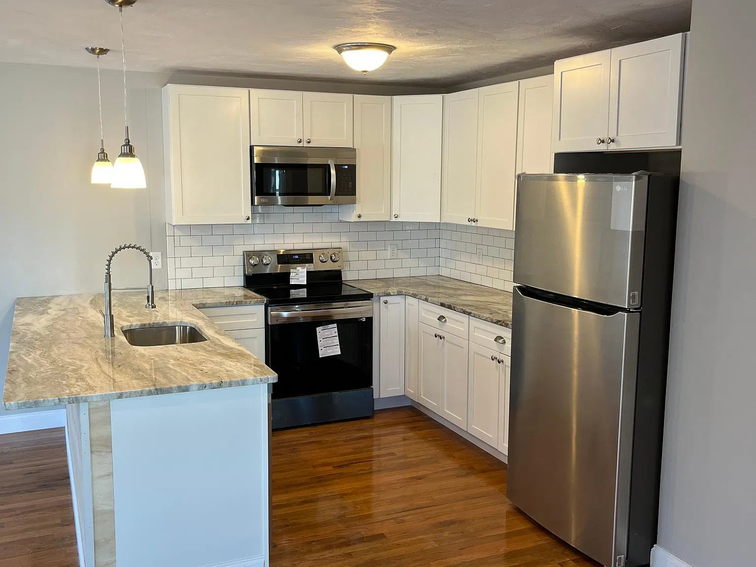 702 Main St — Photo 3