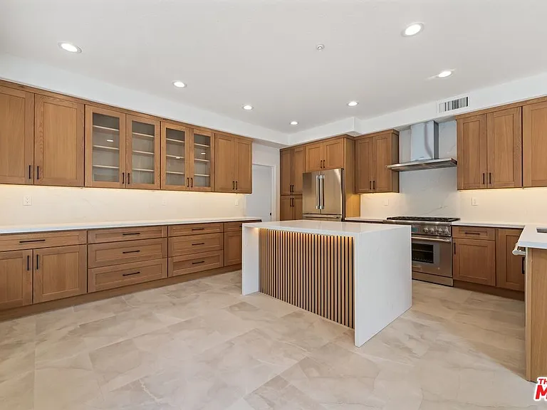 18500 Saint Moritz Dr — Photo 12