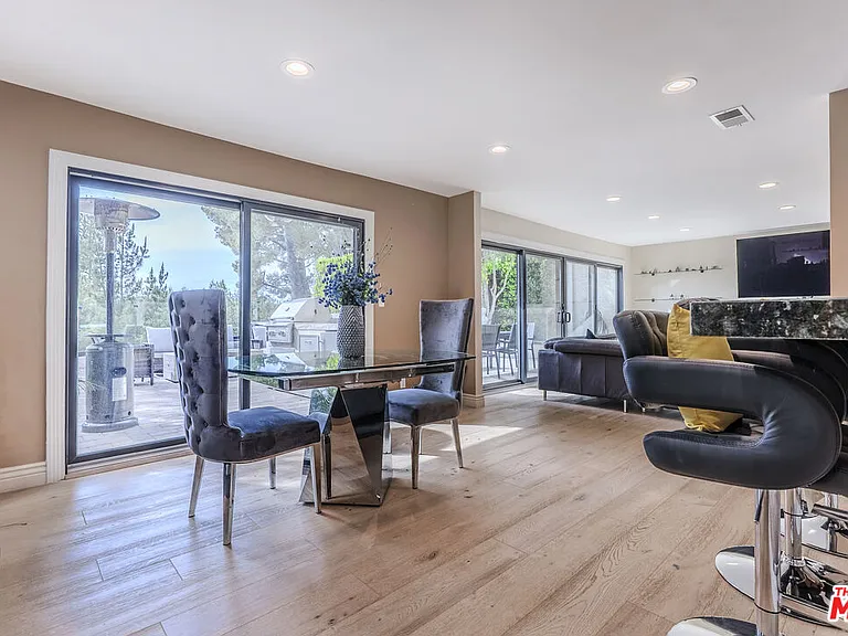 2637 Angelo Dr — Photo 25
