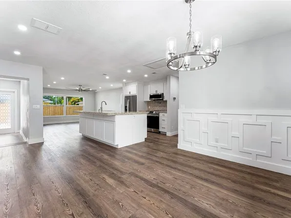 2974 Captiva Dr, Sarasota, FL 34231