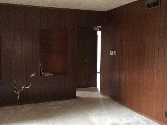 3rd image of 106 S Kenmore Dr