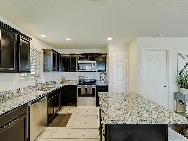 2207 Heaton St — Photo 5