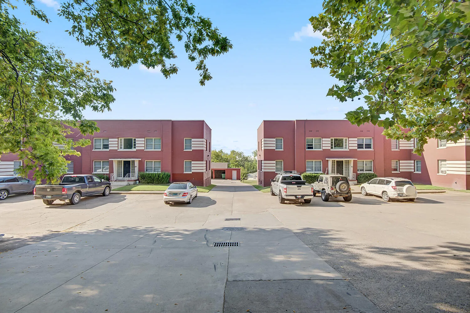 River Ridge Apartments — Photo 1