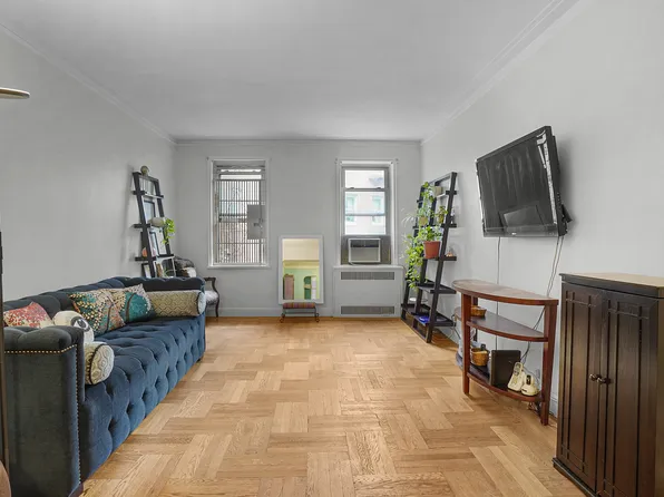 2190 Boston Road image 2 of 15