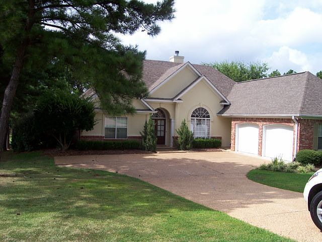 Annandale Golf Course Home