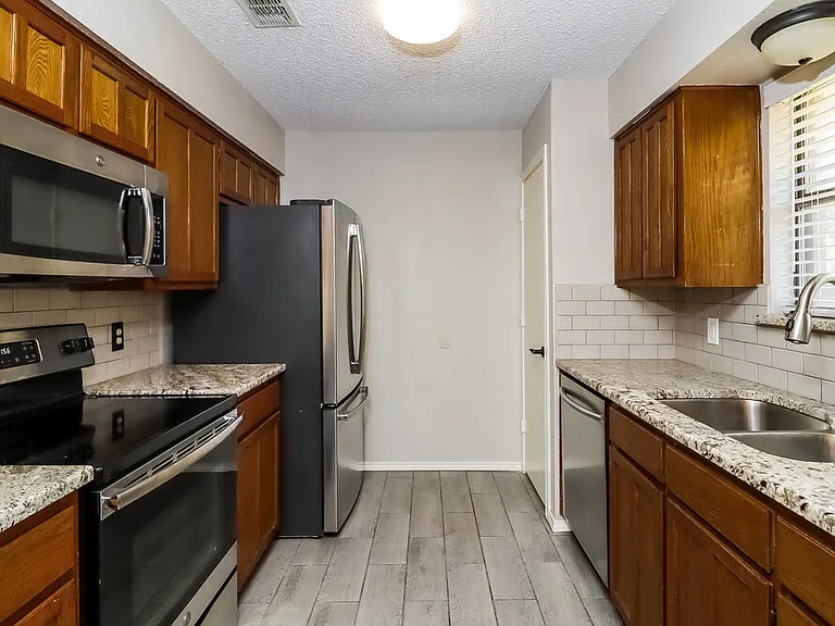 721 Owens Dr — Photo 8