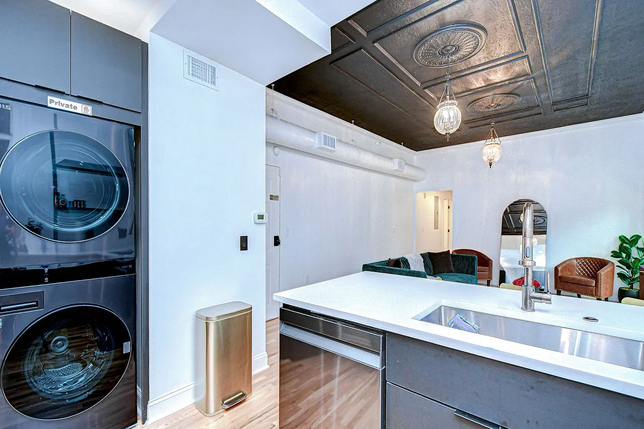 2 bed, 1072 sqft, $3,200 — Photo 4