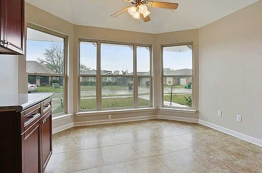 5th image of 2720 Earl Dr