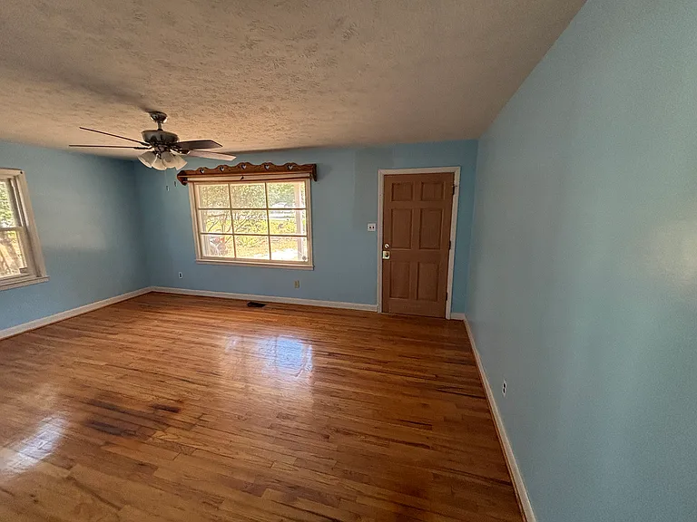 4402 Bluff St — Photo 2