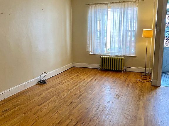 2nd image of 2322 S Rosewood St