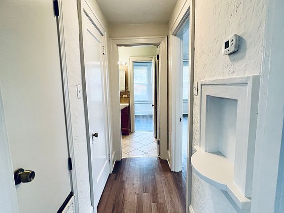 Hallway to the rest of the apt