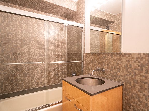4th image of 315 W 57th St APT 17E