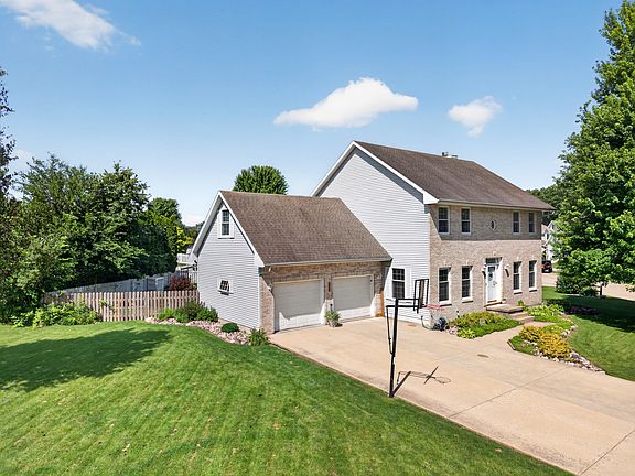 4th image of 1101 Country Oak Dr
