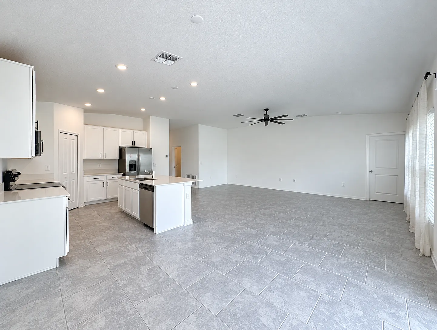 4 bed, 1936 sqft, $2,400 — Photo 4