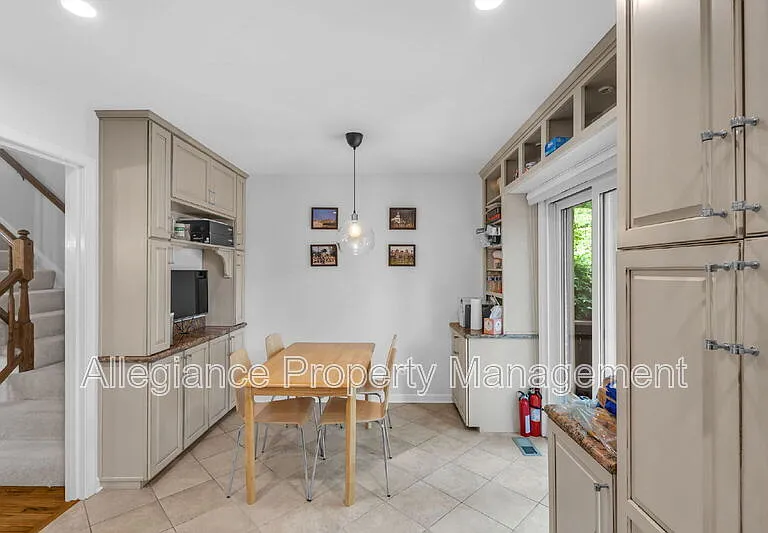 6861 Williamsburg Pond Ct — Photo 11