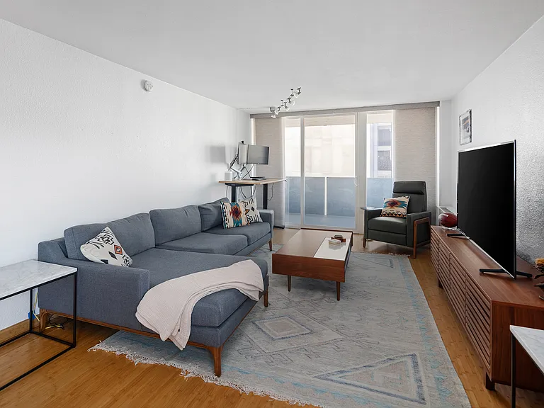 909 N Logan St #8F — Photo 18
