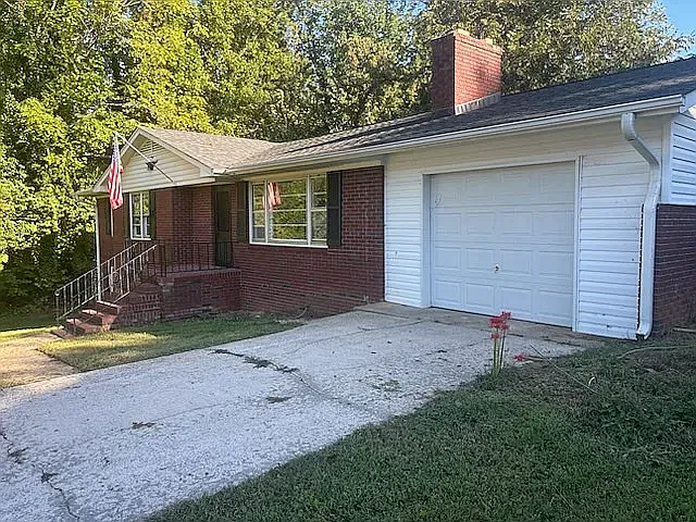 3 bed, 1.5 bath, 2658 sqft, $1,700 — Photo 2