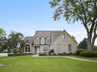 7N224 Homeward Glen Dr, St Charles, IL 60175