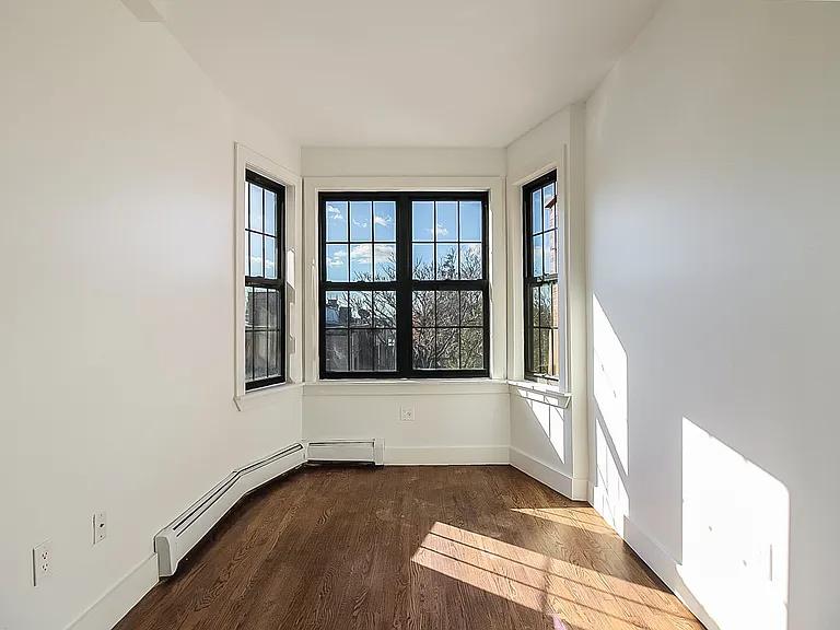 820 Knickerbocker Ave #3R — Photo 11