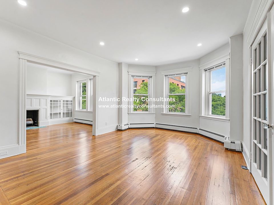 1st image of 134 Pleasant St #3