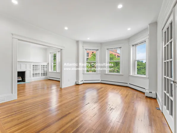 134 Pleasant St #3, Brookline, MA 02446