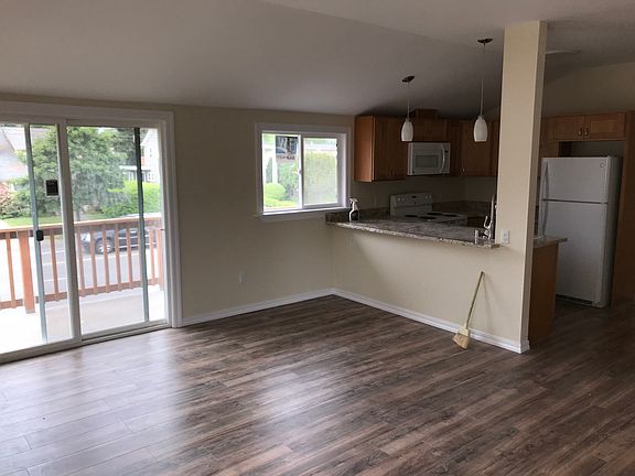 3rd image of 4021 Pacific Ave