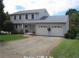 13 Hicksville Rd, Cromwell, CT 06416