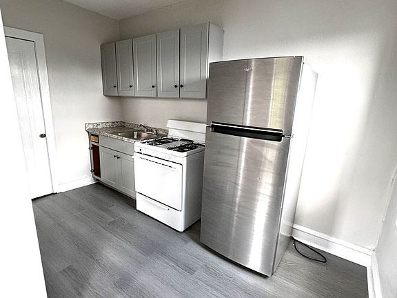 4th image of 4825 N Camac St APT 203