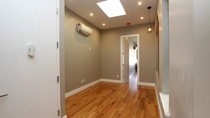 Rented by Nooklyn NYC LLC | media 30