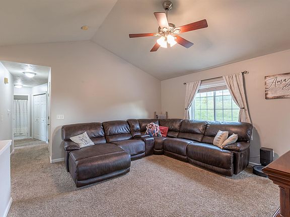 5th image of 612 Lancaster Cir