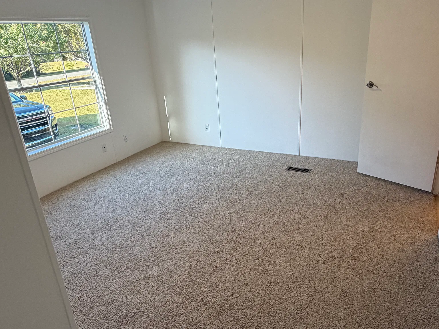 3 bed, 1308 sqft, $2,100 — Photo 3