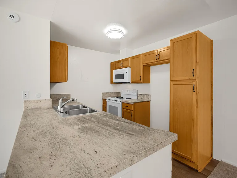 2521 W Sunflower Ave #R8 — Photo 5