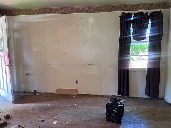 5th image of 2157 Wabash Ave