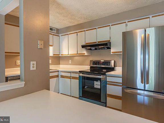5th image of 8048 Abbey Ct APT J