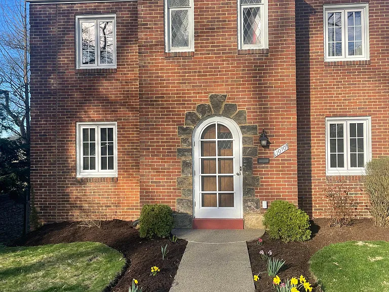 1070 Old Gate Rd — Photo 3