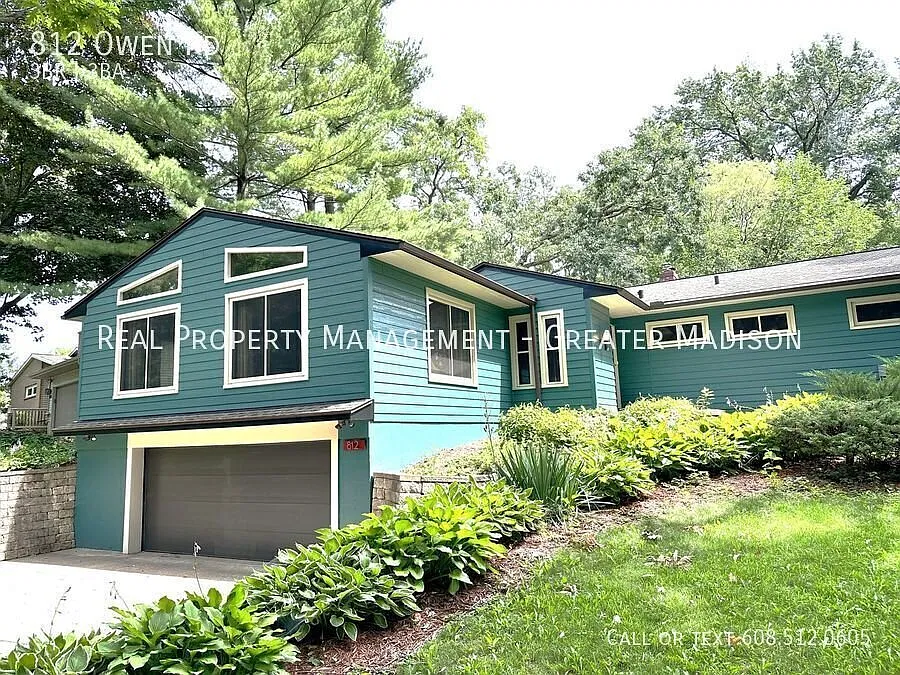 Beautiful 3 Bedroom Home Near Lake Monona! — Photo 1