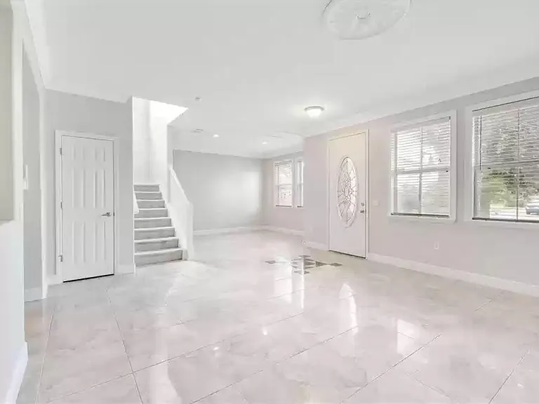 10119 Malpas Point — Photo 24
