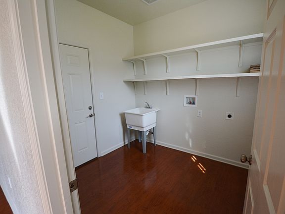 Wash room/laundry room attached to garage