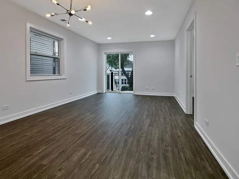 4052 N Lavergne Ave #1R — Photo 4