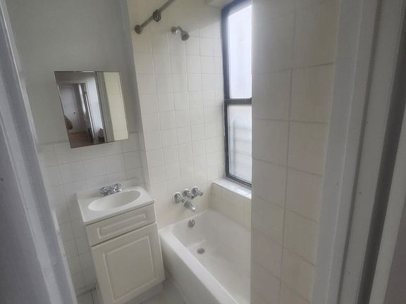 3rd image of 1 E 213th St #2D