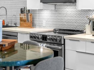 1066 W 13th Ave #203, Vancouver, BC V6H 1N2