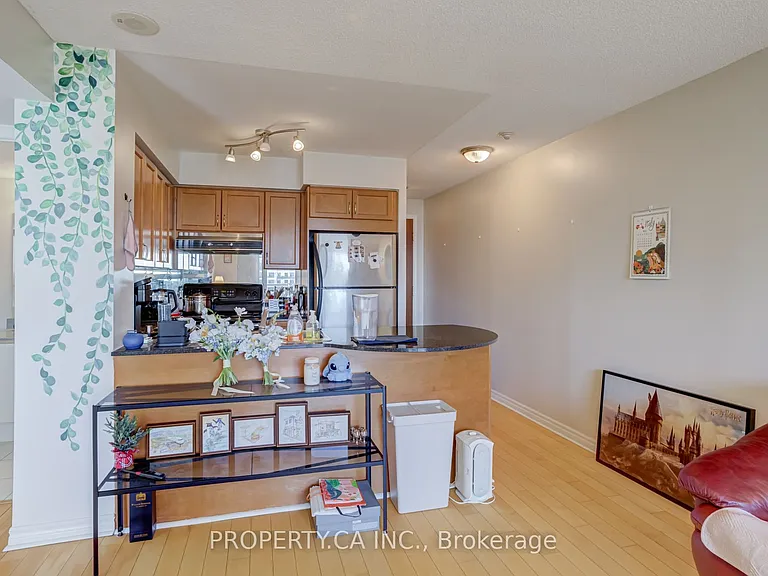 18 Kenaston Gdns #1705 — Photo 4