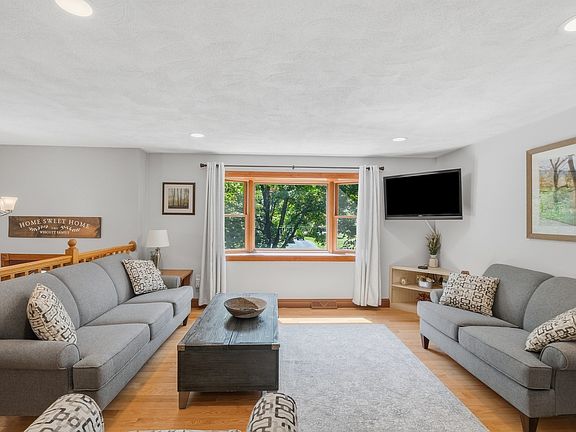 3rd image of 37 Bart Rd