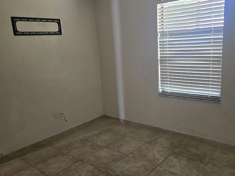 765 Georgia St — Photo 11