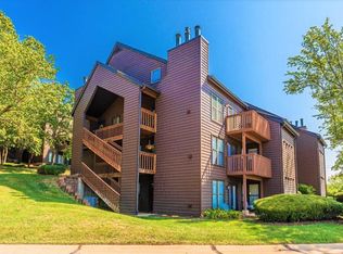 5106 Hollow Wood Ct APT B, Saint Louis, MO 63128