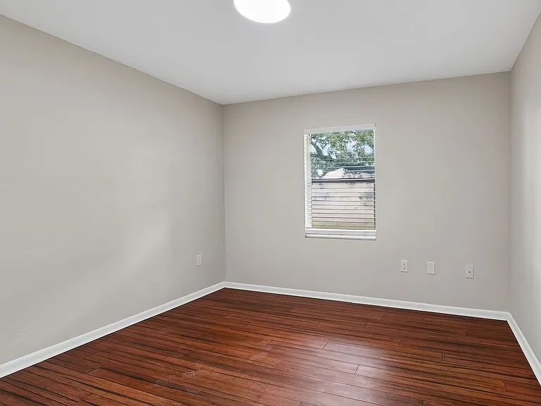 1201 Burlington Ct — Photo 28