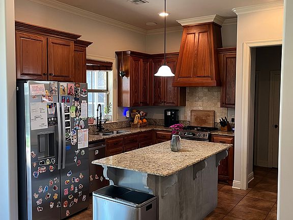 5th image of 310 Bluebonnet Dr