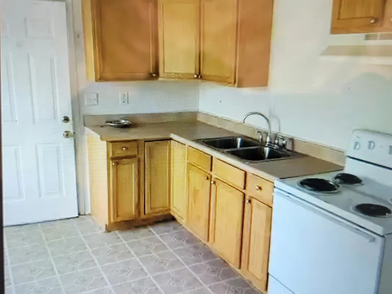 1283 Dietzen Ave — Photo 11