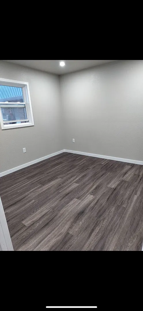 East Bremer Apartments — Photo 3