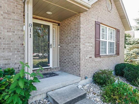 3rd image of 811 Coleman Dr